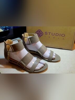 Womens Shoes Size 8.5 M Studio Isola Sandels | Irene Grey Zippered | Orig. Box